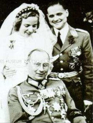 General Friedrich Olbricht mit Tochter Rosemarie und Schwiegersohn Friedrich Georgi