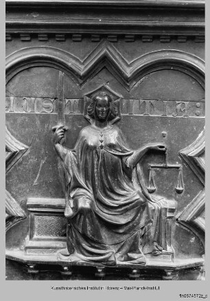 Türreliefs : Die Tugenden : Justitia