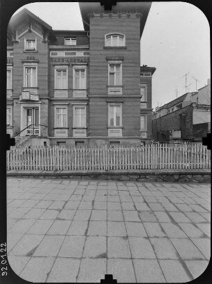 Görlitz, Dr.-Kahlbaum-Allee 22. Wasserheil- und Badeanstalt "Freisebad" (1887). Straßenfront (Teilansicht)