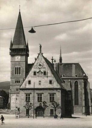 Bardejov (Bartfeld). Rathaus (1505-1509) und St. Ägidiuskirche (15. Jh.)