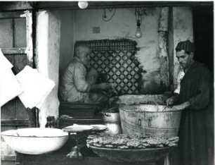 Zuckerbäcker in Fès : Das Ladengeschäft des Zuckerbäckers in der marokkanischen Stadt Fès.