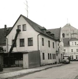 Bad Schandau, Dresdner Straße 2. Wohnhaus mit Adler-Apotheke (1851/1900). Ecklage zum Marktplatz