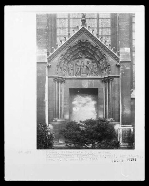Südliches Seitenportal / Porte des Maçons