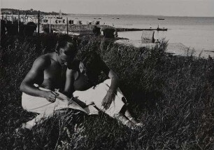 Tanja Jasny mit ihrem Berliner Schulfreund Werner Warnatz an der Ostsee