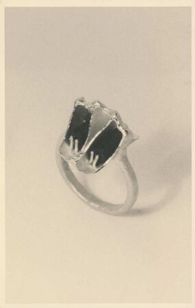 Ring aus Gold mit Turmalinkristallen von Wilhelm Buchert