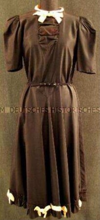 Tanzstundenkleid (mit Gürtel)