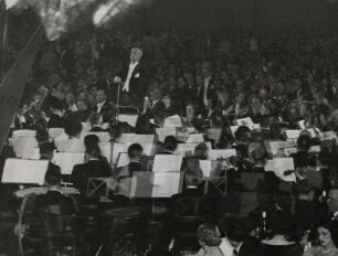 [Wilhelm Furtwängler und Orchester]