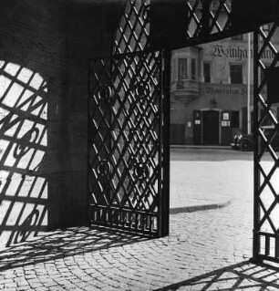 Weimar. Blick aus dem Eingang des Finanzministeriums