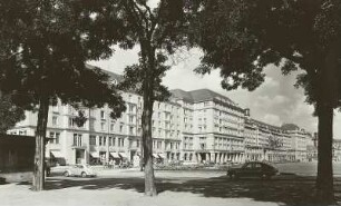 Wohn- und Geschäftshaus : Dresden, Altmarkt. Ansicht mit Wohn- und Geschäftshäusern und Café Prag