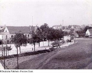 Kurhaus & Gasthof Bühlau : Stadtteilansicht mit Kurhaus & Gasthof Bühlau und Straßenbahn