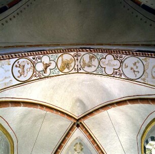 Medaillonfries mit Symbolen der Evangelisten