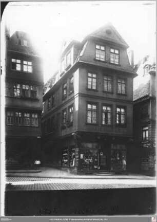 Markt 33 (angeschnitten) - 35 ("Goldenes Hähnchen")