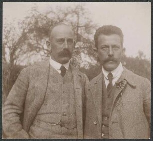 Prinz Max von Baden und Wilhelm Paulcke im Garten von Schloss Kirchberg