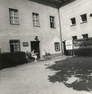 Rodewisch-Obergöltzsch, Schloßstraße 2. Ehemaliges Rittergut Obergöltzsch. Herrenhaus (17. bis 19. Jh.). Hofansicht (Teilansicht)