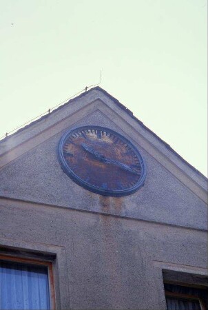 Detail an der Schule: Uhr