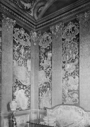 Innendekoration der Brautkammer, Raum 803 — Pilaster