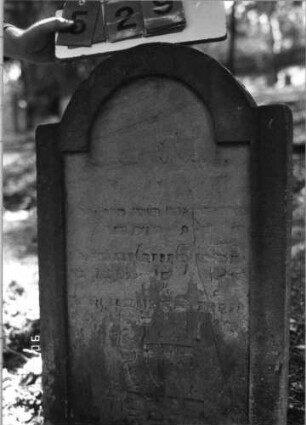 Grabstein 529 (Index: 99791062) Maße HxBxT: 90x51x10 cm: Grabstein 529