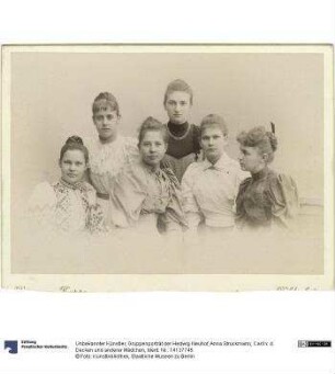 Gruppenporträt der Hedwig Neuhof, Anna Struckmann, Carli v. d. Decken und anderer Mädchen