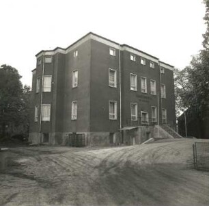Drochow, Hauptstraße 10: Ehemaliges Schloss (Kinderheim) (1901/1980 umgebaut)