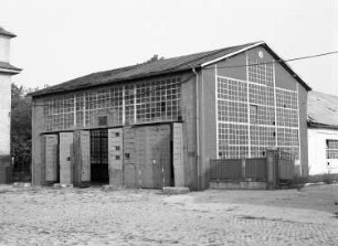 Dresden-Übigau, Klingerstraße. Pionierkaserne Übigau (1913). Garage für Militärfahrzeuge. Hofansicht von Süden