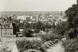 Dresden-Plauen. Blick von der Südhöhe nach Norden auf das Stadtzentrum vom Hauptbahnhof bis zum Neuen Rathaus
