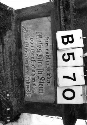 Grabstein 570 (Index: 99901708) Material: Sandstein und Marmorplatten Maße HxBxT: 183x52x23 cm: Grabstein 570B