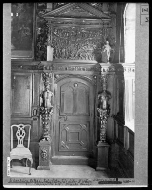 Relief Tür