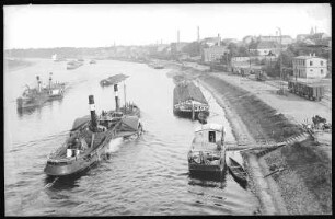 Riesa. Landungsbrücke d. Dampfschiffe mit Schleppern
