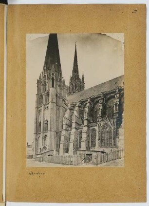 Kathedrale, Chartres: Ansicht der Langhaussüdseite mit südlichen Westturm (aus: Skizzen- und Fotoalbum 10)