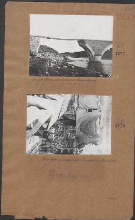 Zerstörte Brücke mit unversehrtem Schienenstrang