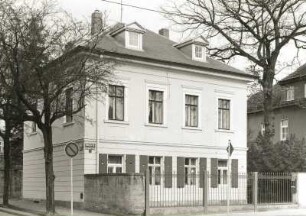 Dresden-Neustadt, Bautzner Straße 103 / Ecke Stolpener Straße. Villa (1861). Eckansicht mit Einfriedung