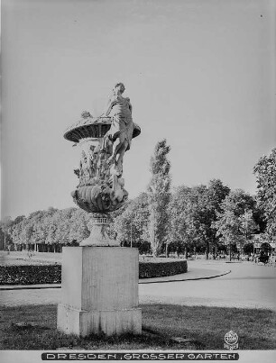 Üppigkeitsvase : Üppigkeitsvase (1719-1723; A. Corradini). Marmor. Dresden, Großer Garten