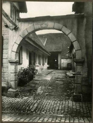 Klosterstr. 73, Tor, Schlußstein 1786