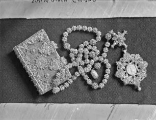 Rosenkranz mit Wallfahrtsmedaille und Walburgisbüchsl