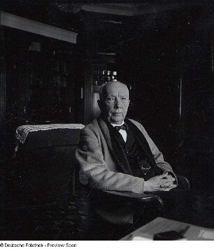 Portraitserie Richard Strauss : Richard Strauss in seinem Wohnhaus in Garmisch-Partenkirchen, 1931