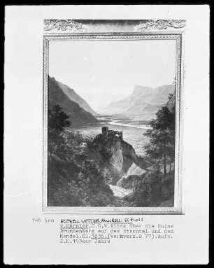 Blick über die Ruine Brunnenberg auf das Etschtal und den Mendel