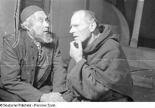 Szenenbilder aus dem Stück "Nathan der Weise" von Gotthold Ephraim Lessing im Deutschen Theater Berlin : Szene mit Paul Wegener als Nathan (links) und Eduard von Winterstein als Klosterbruder (rechts)