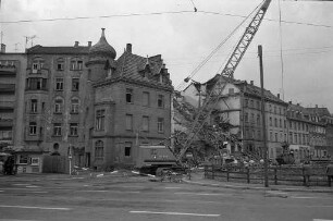 Abriss der Häuser Steinstraße 1 - 5 und der ehemaligen Polizeiwache, genannt "Kreml" am Mendelssohnplatz Ecke Steinstraße