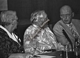 2. Stormarner Kulturforum "5 Tage im Mai: Kriegsende in Stormarn": Podiumsdiskussion im Kreistagssitzungssaal: Zeitzeugen auf dem Podium