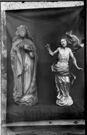 Moosbronn Wallfahrtskirche Maria Hilf Linke Figur eine Heilige mit Buch, rechts Christus eine Auferstehung (18. Jahrhundert)