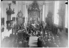 Trauerfeier in Inzigkofen für Hans-Georg Waenker von Dankenschweil; Trauerfeier in der Kirche; Blick in den Altarraum mit dem aufgebahrten Sarg
