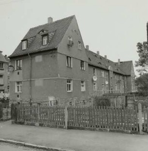 Dresden-Großzschachwitz, Schweizstraße 15/ Privatweg 12/14. Wohnhaus (1921, Kunath, ?)