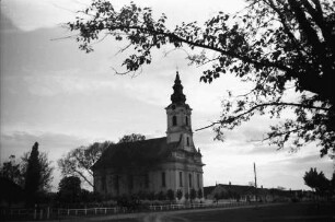 Liebling: Dorfstraße mit Kirche