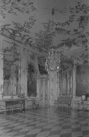 Potsdam. Schloss Sanssouci, Konzertzimmer, Blick in den nordwestlichen Raum