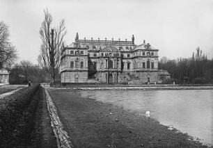 Palais im Großen Garten : Palais im Großen Garten (1676-1683, J. G. Starcke) mit Palaisteich. Ansicht von Südosten