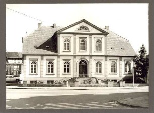 Palais Petri, Frontansicht, links daneben Shell Tankstelle. Blomberger Straße. Detmold