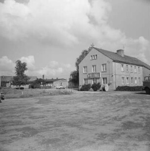 Maschinen-Traktoren-Station (MTS) in Panschwitz-Kuckau : Stacija za wupožčowanje ratarskich mašinow (MTS) w Pančicach Kukowje : Panschwitz-Kuckau / Pančicy-Kukow