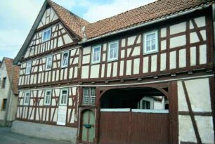Bauernhaus mit überbauter Torfahrt