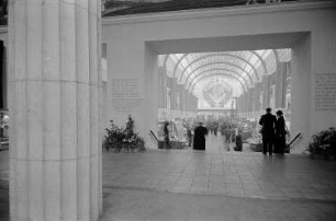 Blick auf den Eingangsbereich zur Messehalle der Sowjetunion im Ringmessehaus