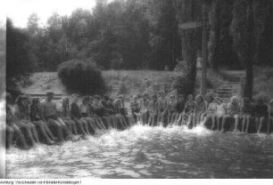 "Jugendleben". Kinderlandbewegung, Wanderungen etc., 1946/47